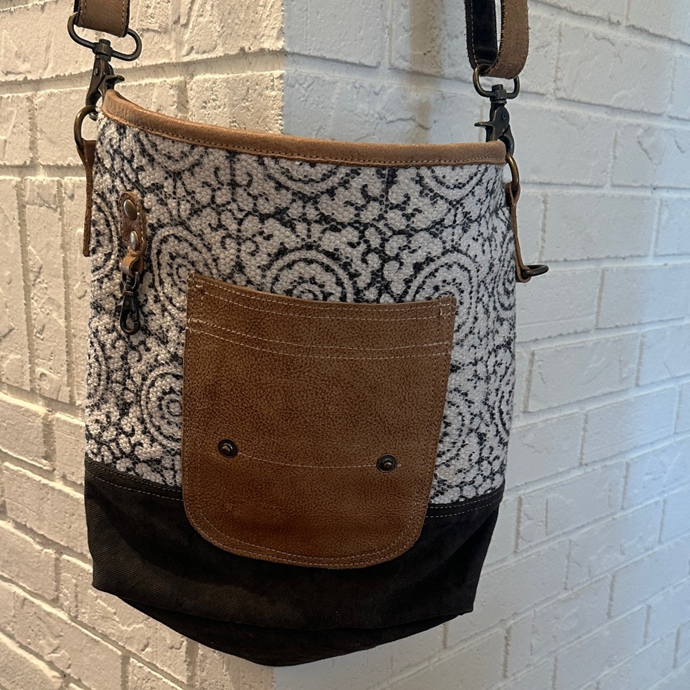 Stylish Brown & Cream Patterned Crossbody Tote - Picture 2 of 16